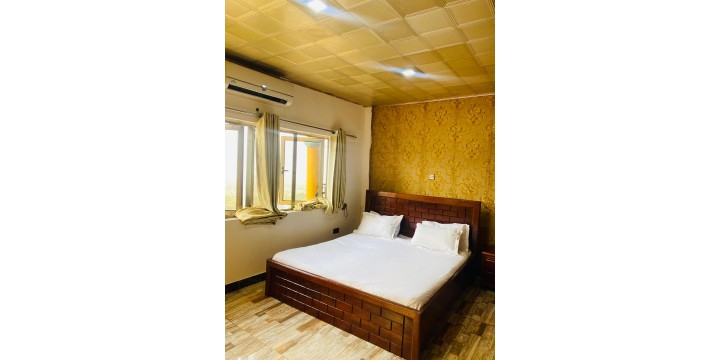 BEDROOM 1